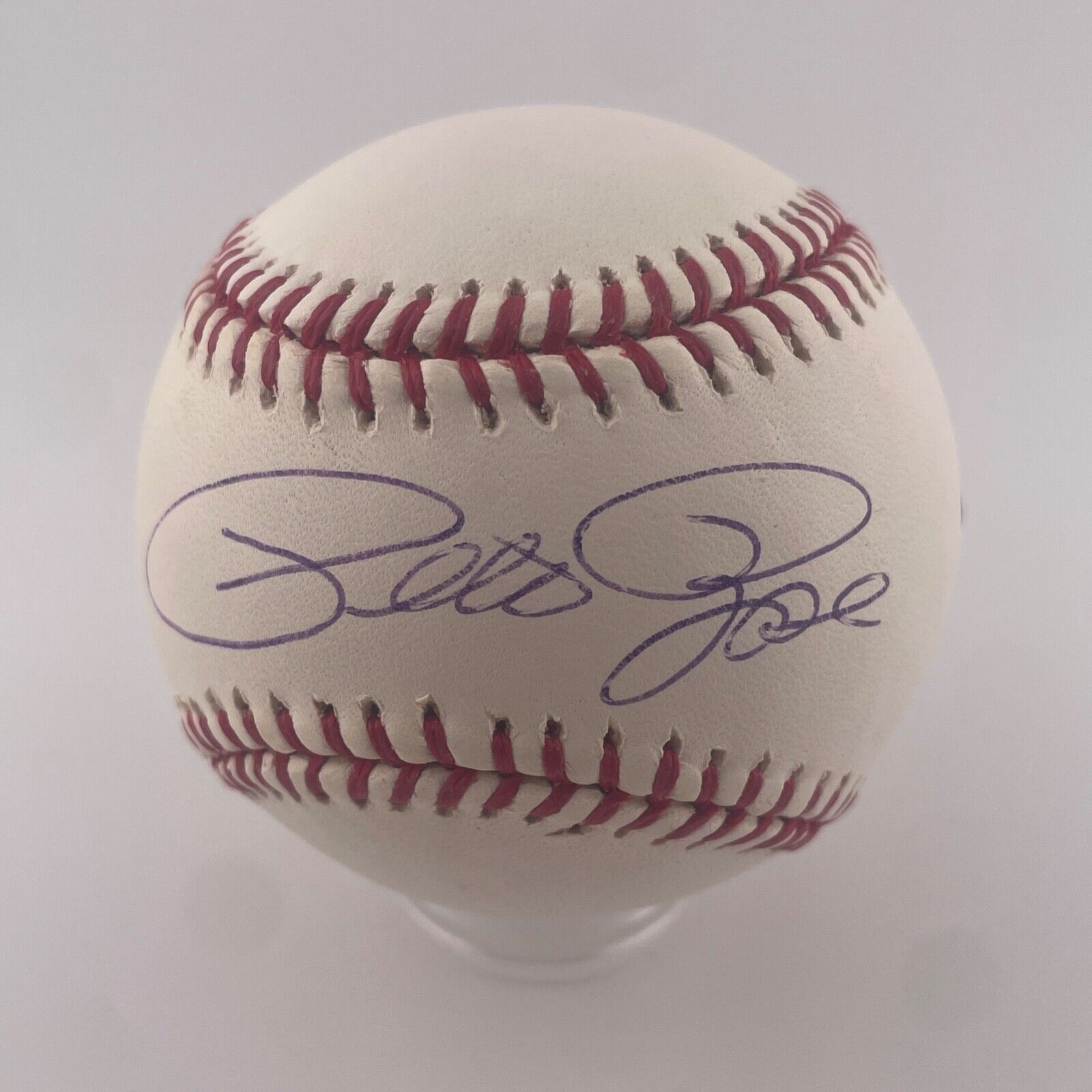 Pete Rose Signed Baseball. Cincinnati Reds. Mounted Memories