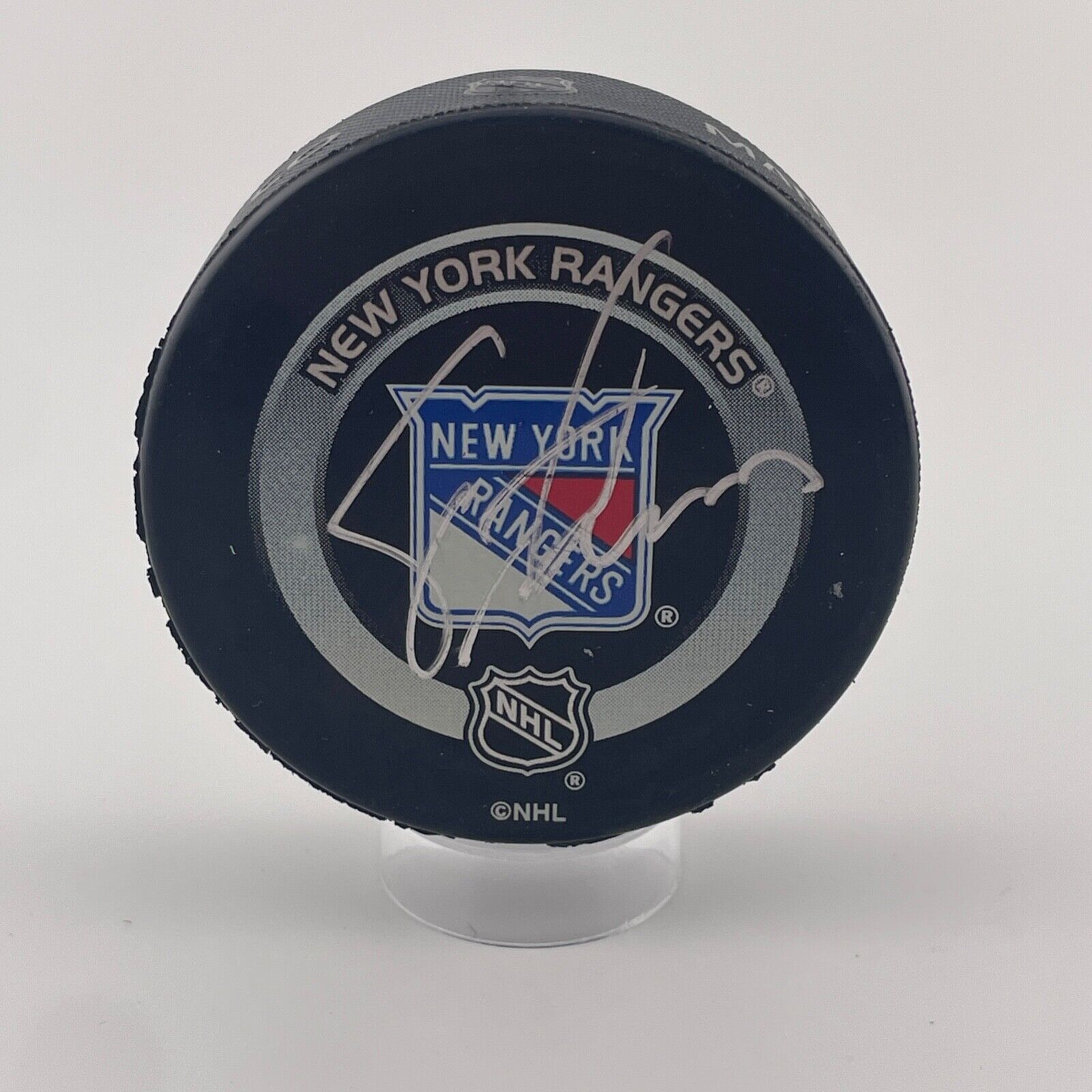 Eric Lindros Signed Hockey Puck. Steiner Hologram + Certificate.