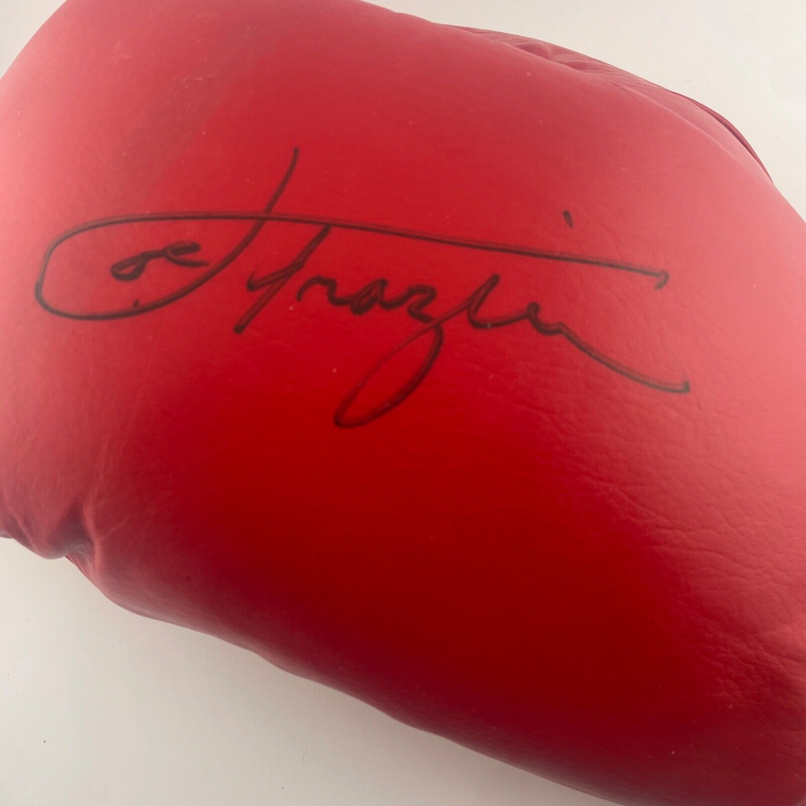 Joe Frazier Signed Everlast Boxing Glove. Auto JSA