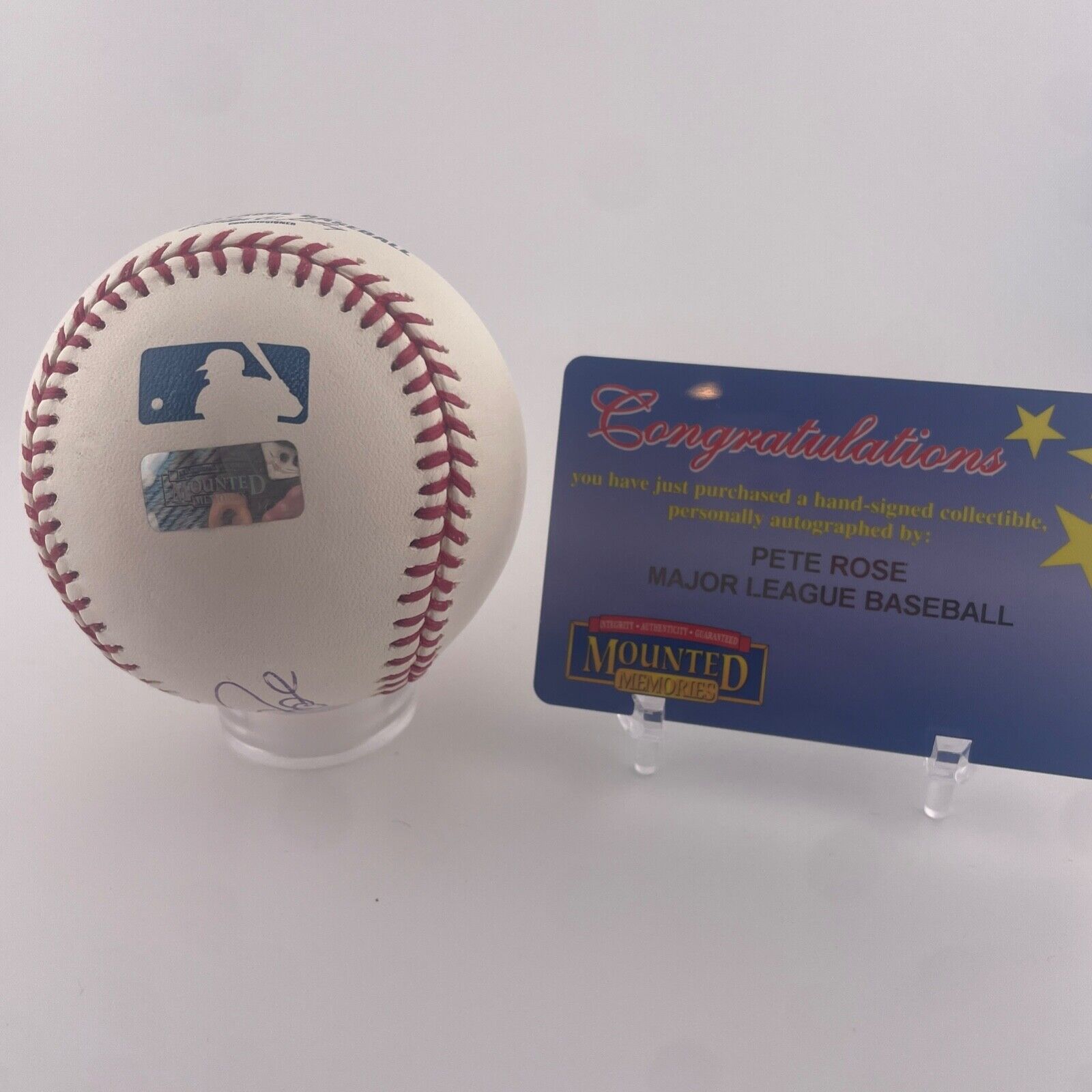 Pete Rose Signed Baseball. Cincinnati Reds. Mounted Memories