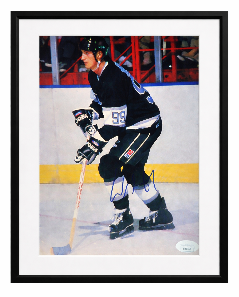 Wayne Gretzky Signed 8" x 10" Photo. Auto JSA0