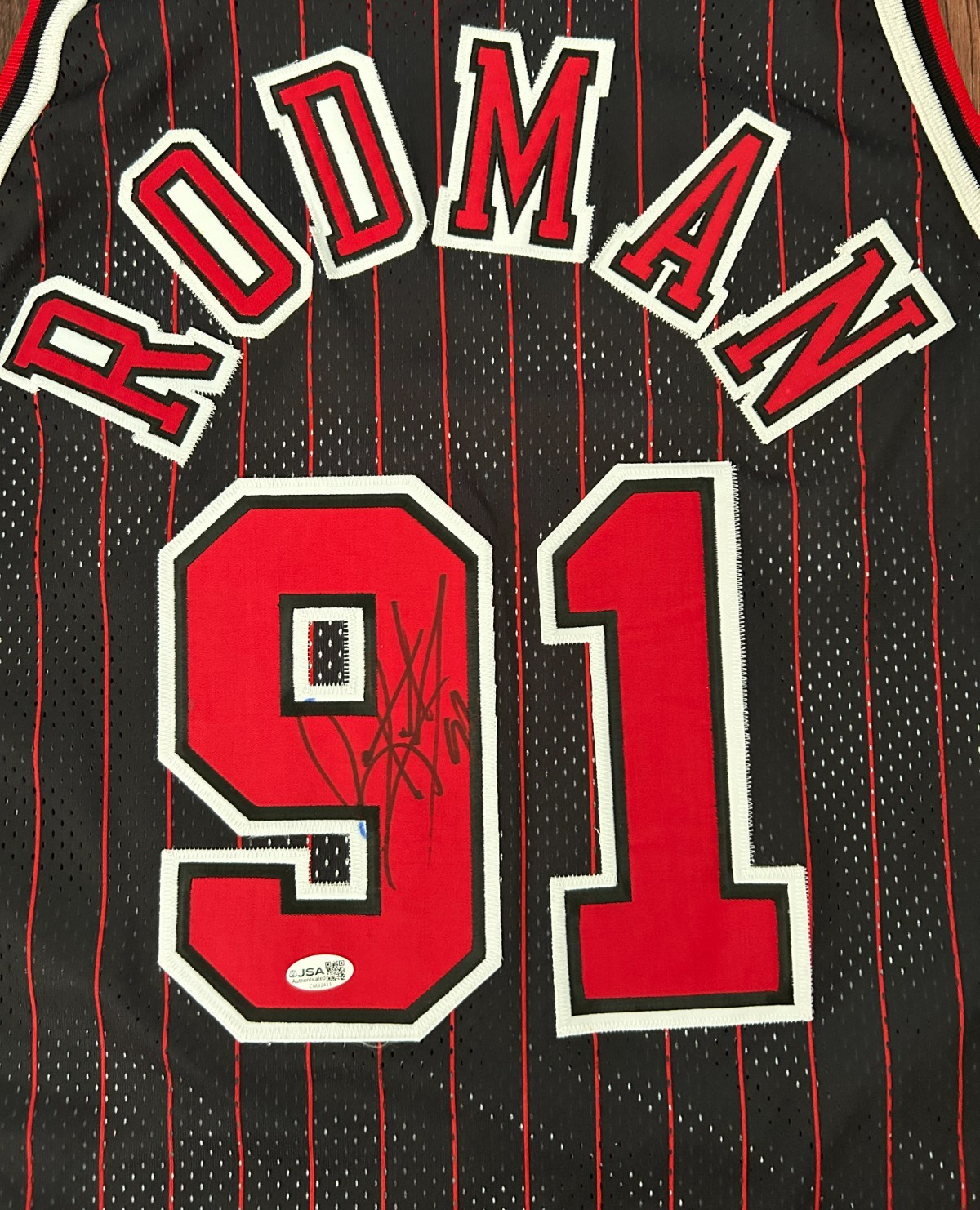 Dennis Rodman Signed Jersey. Chicago Bulls Pinstripe Champion 48 JSA1