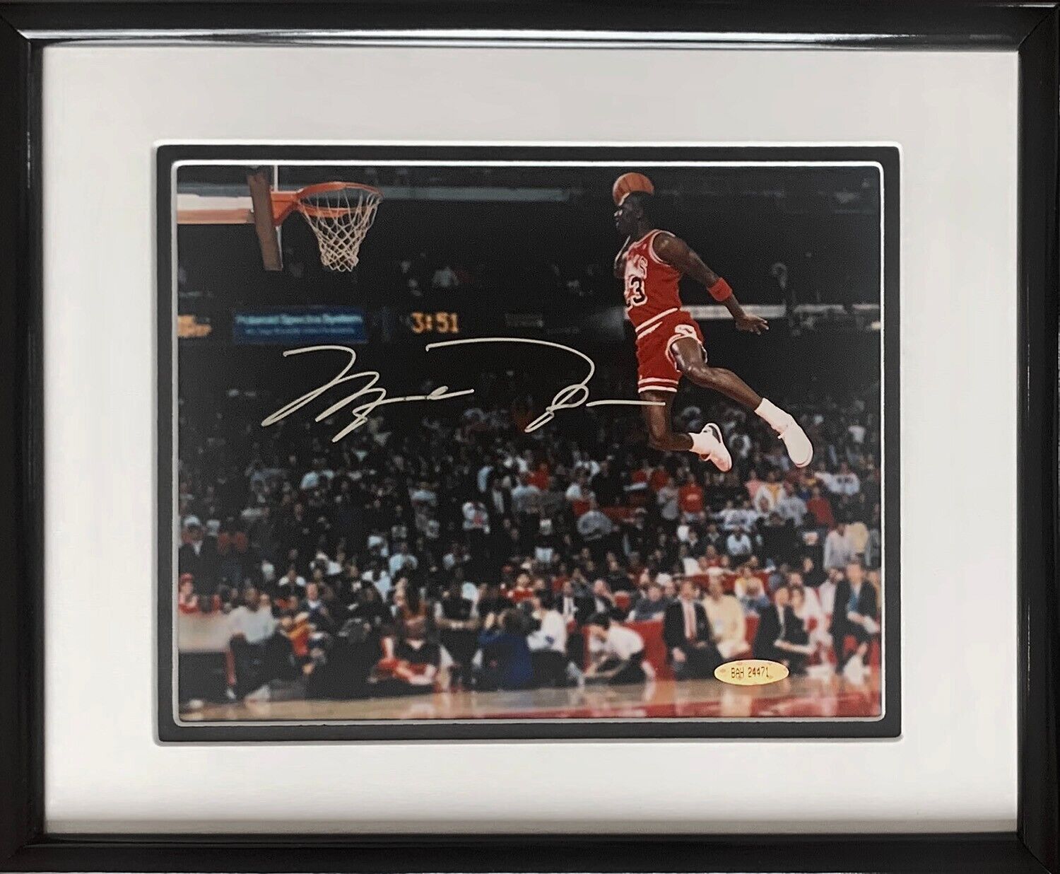 Michael Jordan 1985 Dunk Contest Gatorade Shot Signed 8x10 Photo. Upper Deck UDA