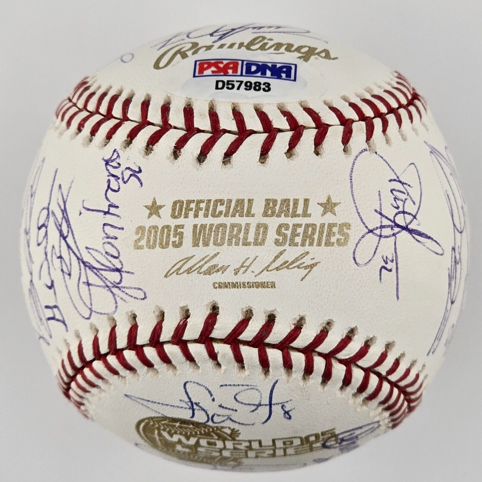 2005 Chicago White Sox Team Signed Baseball. 29 Signatures. PSA/DNA LOA