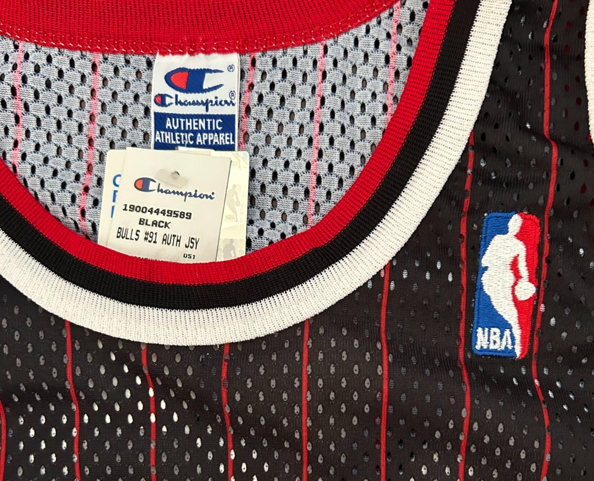 Dennis Rodman Signed Jersey. Chicago Bulls Pinstripe Champion 48 JSA4