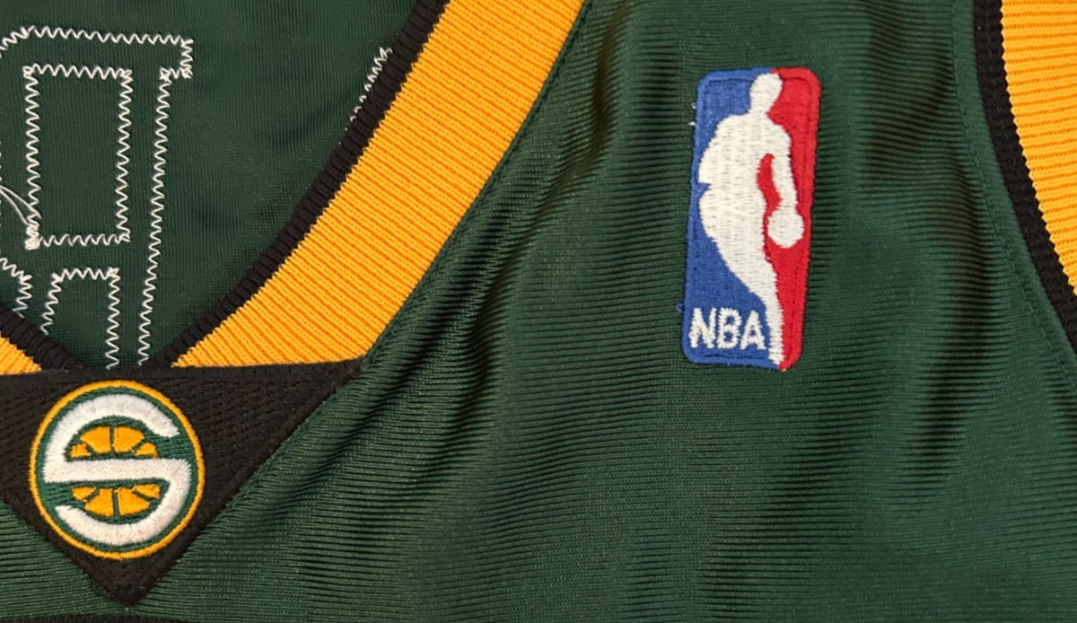 2001 Brent Barry Game Worn Jersey, Signed. Seattle Supersonics Reebok 48 +4. JSA3