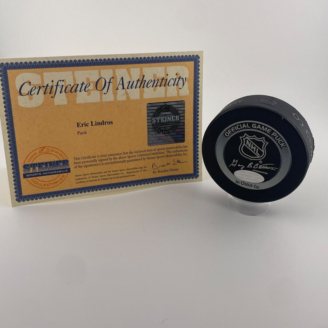 Eric Lindros Signed Hockey Puck. Steiner Hologram + Certificate.