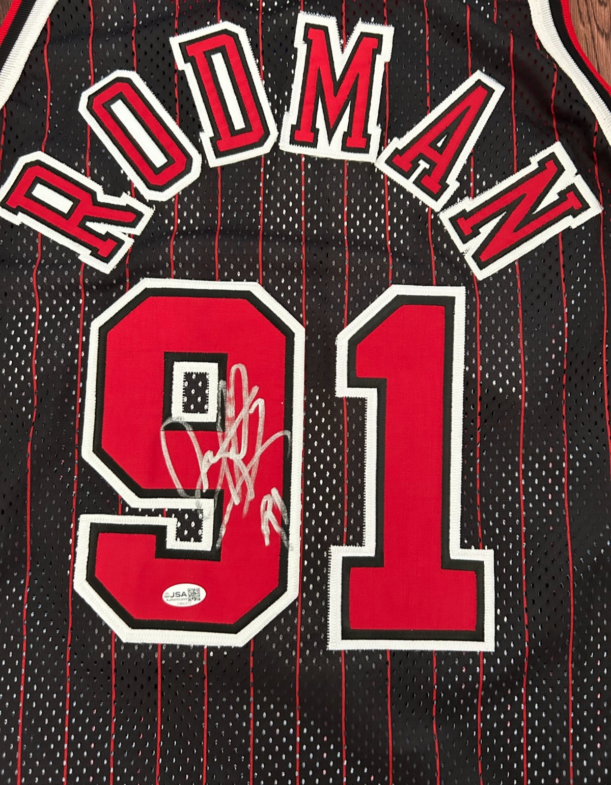 Dennis Rodman Signed Jersey. Chicago Bulls Pinstripe Champion 48 JSA1
