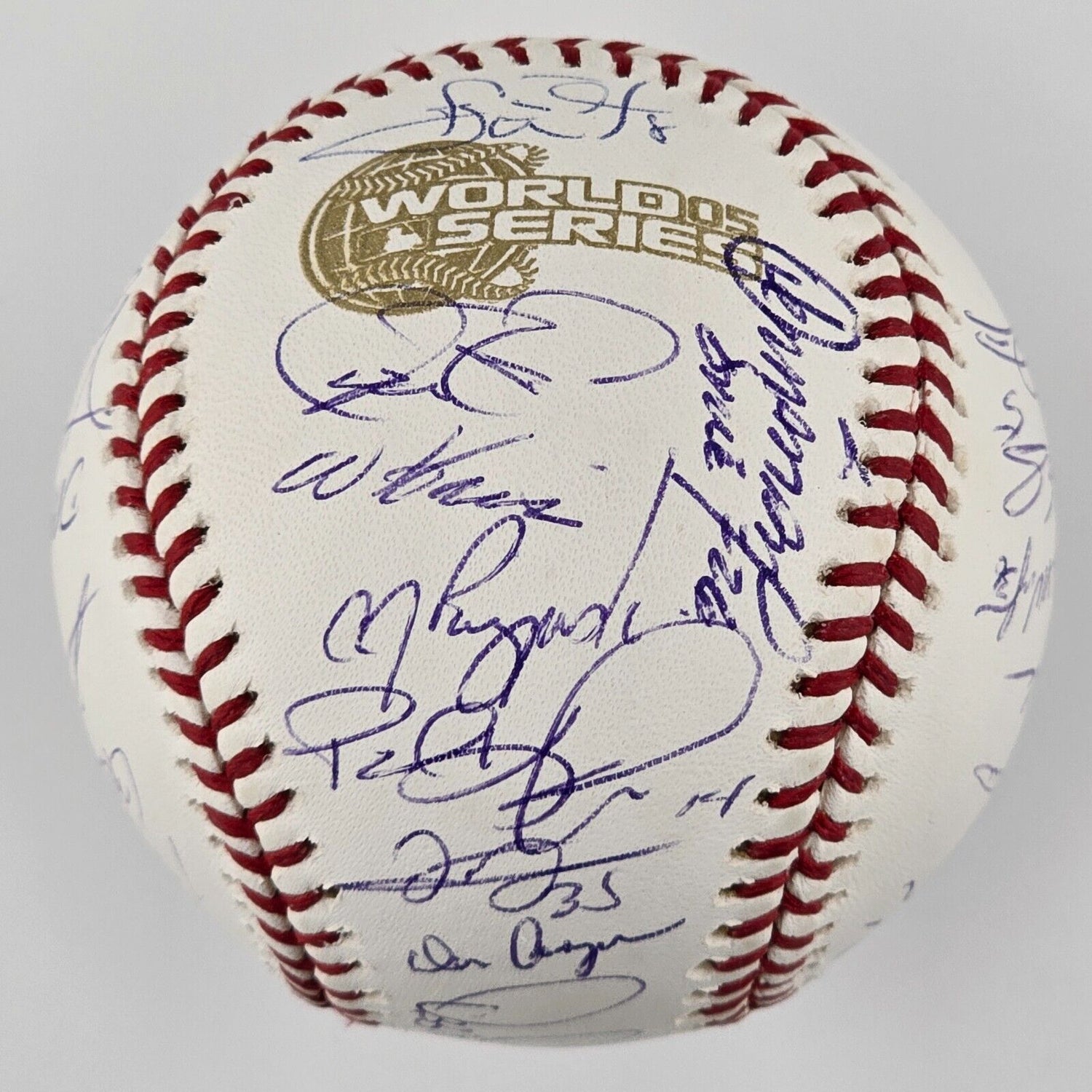 2005 Chicago White Sox Team Signed Baseball. 29 Signatures. PSA/DNA LOA