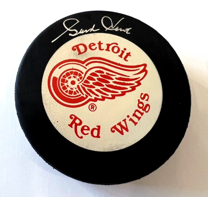 Gordie Howe Signed Hockey Puck Upper Deck UD Auto Autograph Detroit Red Wings