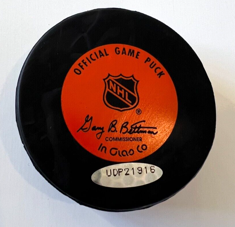 Gordie Howe Signed Hockey Puck Upper Deck UD Auto Autograph Detroit Red Wings